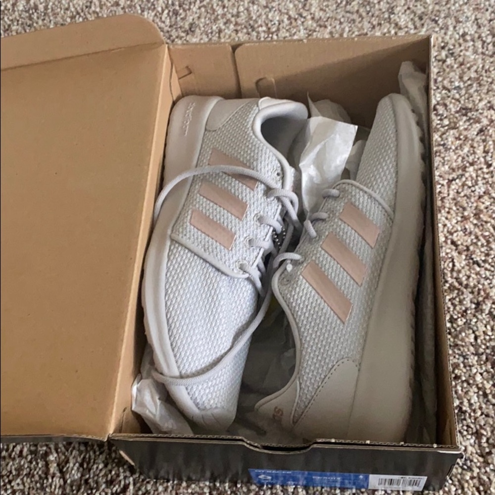 💥NWT ADIDAS Women's Cloudfoam Qt Racer Shoes💥